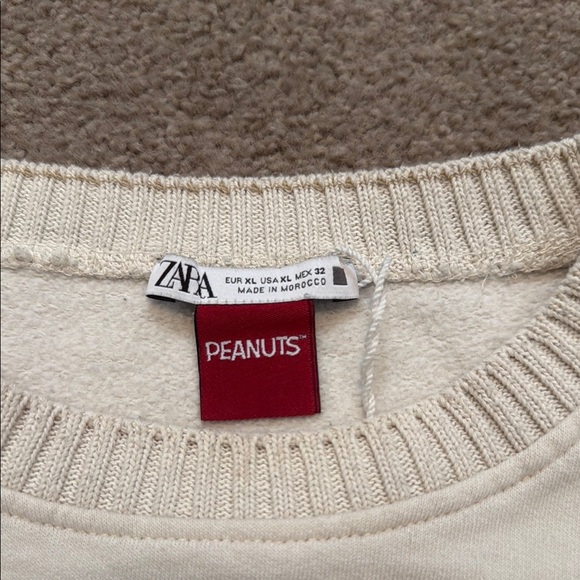 Zara Cream Peanuts Sweatshirt With Snoopy - Picture 2 of 8